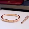 Designer charme pulseira de luxo pulseira 18k rosa ouro prata banhado com diamante manguito pulseiras jóias mulheres homens presente de natal