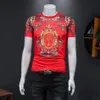 2023 été coton hommes hauts à manches courtes imprimés t-shirts tendance broderie palais rétro fleurs mince coton fond rouge 271E