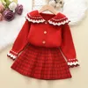 Kläderuppsättningar 2023 Autumn Winter Long Sleeve Doll Collar Sweater Cardigan Plaid kjol Tvådel söt stickad baby kostym barnkläder flickor