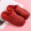 슬리퍼 겨울 여성 대형 크기 따뜻한 푹신한 부드러운 슬라이드 여성 모피 평평한 실내 방수 홈 모피 홈 면화 신발 남성 슬리퍼 레드 231017