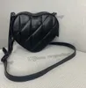 Borsa a tracolla quadrata piccola di design femminile con cuore rosa Moda Amore Borsa da donna Borsa a tracolla Borsa a tracolla con manico superiore a catena femminile Regalo