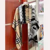 Vinterdesigner Scarf Cashmere Scarf Shawl Luxury Scarves Classics Double Jacquard Pashmina Warm B Shawls 2 Styles Ladies Brand Cape