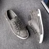 Scarpe eleganti da uomo in pelle di lusso da uomo scarpe da ginnastica scarpe da ginnastica stringate guida piatta Zapatillas Hombre casual 2023 231017