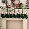 Chaussettes de noël vertes tricotées, flocon de neige, bas de lettres, décoration de noël pour la maison, ornement d'arbre de noël, cadeaux W23-395