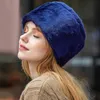 Czapki czapki z czapką rosyjskie faux futra jesienna zima okrągła płaska czapka dziewczyna ciepłe miękkie futra czapki muti-kolorowe kółko nakrycia głowy 231017