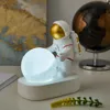 Objetos decorativos Figuras Adorno característico Astronauta Lámpara de noche Decoración moderna para el hogar Decoración de la habitación Kawaii Dormitorio Lámpara de noche Luz nocturna Lámpara de mesa 231017