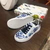 Luxury Fashion Shoes for Boys Girls Blue and White Porcelain Printing Child Sneakers Storlek 26-35 LACE-UP Baby Casual Shoes inklusive Box Aug30