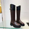 Botas de caballero con hebilla hasta la rodilla, piel de becerro, etiqueta con logotipo de cuero, media pantorrilla, punta redonda, botines Chelsea sin cordones, tacones gruesos, diseñador de lujo, zapatos de moda para mujer, calzado de fábrica