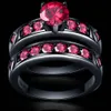 helder rood rode ring granaat vrouwen mooie bruiloft sieraden zwart goud volledige paar ring set Bijoux vrouwelijke man280k