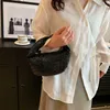 Designer feminino de alta qualidade brilhante artesanal tecido para mulher 2023 nova versão coreana cor sólida popular atada bolsa bolinhos