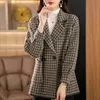 Manteau pied-de-poule classique en mélange de laine pour femmes, col cranté, design à double boutonnage, pardessus élégant en Tweed, tenues d'extérieur 2023 231017