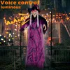 Andra evenemangsfestleveranser Halloween Voice Controlled Witch Led Glowing Eyes Talking Hanging Witch Horror Decor Props Haunted House Garden inomhus utomhus 231017