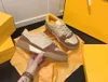 klassiska designers casual skor kvinnor reser läder snörning sneaker cowhide mode lady platt designer löpande tränare brev sko plattform gym sneakers 010