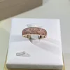 Bagues de cluster Luxe Classique Rose Gold Tone Incrusté Plein Diamant Bague de Fiançailles Charme Exquis Banquet Argent 925 Bijoux Pour Femmes