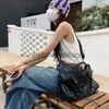 Cross Lod Bags Frauen Riveten Schwarz und Taschen große Kapazität PU FAUX LEATER SOLDER BAG RETRO Casual Reißverschluss Crossbody Bagstylisheendibags