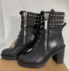 Luxusdesigner Damen Stiefeletten Leder Hongroise Wildleder Knöchel Booty Nieten Bootie Schwarze Wildlederfabrik EU35-43