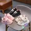 Bottes taille 21 30 filles chaussures LED ours mignon enfants baskets lumineuses éclairer pour enfants lumineux enfant en bas âge Sport 231017