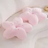 Pluche kussens kussens 45cm roze Sakura pluche kussen Kawaii bloemen pluche kussen mat levensechte zachte kersenbloesem kussen Plushie rekwisieten 231017