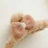 2023 Winter Plush Hair Claw Elegant Acrylic Hairpins Faux Fur Hair Clip Barrette Crab huvudbonader för kvinnor flickor hårtillbehör