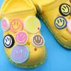 Hurtownia 100pcs PVC kolorowy uśmiech twarz sandały buty uroki dopasowane opaski na rękę ozdobne dekoracje akcesoria