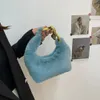 Sacs de soirée Femmes coréennes Hiver Soft Fluffy Fourrure Petit sac à main en peluche Chaîne Top Poignée Sac Designer Sacs à main Hobo Furry Luxury Tote 231017