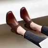 Chaussures en cuir de vache de haute qualité, chaussures de bureau, couleurs minimalistes avec texture haut de gamme, un article de marque très vendu.