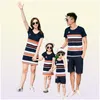 Familjen Look Dress Mother Daughter Clothes Summer Fashion Randig Tshirt Matchande kläder Far Son Baby Boy Girl Clothing Y200711526174