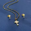 Ensemble de boucles d'oreilles et collier en acier inoxydable pour femmes, couleur or, pendentif clé, chaîne, clous d'oreilles, bijoux à la mode, vente en gros, 10 ensemble/lot
