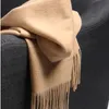 Lenços Cashmere Scarf Mulheres Inverno Xales e Wraps para Senhoras Roubaram Fama Sólida Warps Inverno Cashmere Lã Lenços Luxo Pashmina 231017