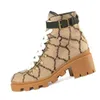 Martin Short Boots 100 ٪ حزام البقر مشبك نساء المعادن أحذية كلاسيكية نحلة الكعب السميك المصمم الجلود عالية الكعب الأزياء ماس سيدة الحذاء كبير الحجم 35-41-42 US5-US10