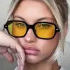 Sonnenbrille Fashion Square Vintage Frauen Marke Designer Sonnenbrille Weibliche Retro Niet Ozean Farbe Kleine Rahmen