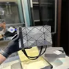 Designer kvinnor crossbody väska laser glänsande handväska liten fyrkantig väska axel väskor plånbok tote