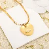 2022 Toppkvalitet Charm Pendant Necklace Middle Size Hjärtform i 18K Guldpläterad för kvinnor Bröllopsmycken Gift Have Box Stamp P245Y