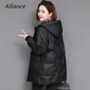 Damskie Parkas 2023 Zimowe kobiety błyszcząca koreańska moda z kapturem w środkowej długości luźne, gęste, swobodne damy błyszcząca bawełniana kurtka czarna 231017