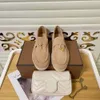 Loro Piano Shoes Fashion Casual Shouse Женщины мужчинам замши дизайнерские дизайнеры классическая пряжка вокруг пальцы на каблуке с резиновой платформой комфорт четыре сезона