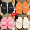 Met Box Designer Slippers Dames Harige Slide Sandalen Zwart Wit Oranje Roze Logo Geborduurde Slipper Slides Mode Parijs Dames Winter Indoor Schoenen Sneakers