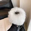 Akşam çantaları Japonya Güney Kore Sonbahar ve Kış Yeni Peluş Çanta Moda Şeker Candy Crossbody Bag Kadın Püskül