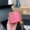 مصمم نسائي Lambskin Mini Cosmetic Case Case Box مع Crush Ball Ball Metalasse Chain Crossbody كتف صغير الغرور في الهواء الطلق محفظة Coin Coin 11x8cm