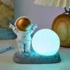 Objetos decorativos Figuras Adorno característico Astronauta Lámpara de noche Decoración moderna para el hogar Decoración de la habitación Kawaii Dormitorio Lámpara de noche Luz nocturna Lámpara de mesa 231017