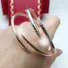 Bracciale per unghie Amanti delle donne Polsino in acciaio inossidabile Designer di lusso Coppia Chiodi aperti Bracciale Fascino Gioielli di moda Regali per donna187T