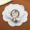 Micro inlays Crystal Diamond Inlay Four Leaf Grass Wedding Ring زوجين من مصمم الأزياء العلامة التجارية هدايا مجوهرات فاخرة مع صندوق