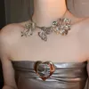 Choker luksusowy srebrny kolor kwiatu motyla dla kobiet hiperbola urok fajny elegancki łańcuch kołnierzyka vintage modna biżuteria