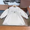 Brand Baby Clothes Designer Girl Dress Long Sleeved Kids Fock Size 100-150 cm Bröstbokstäver Logo Tryck Barn A-line kjol Aug30