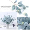 Flores decorativas 1 pc artificial eucalipto folhas verdes falsos ramos de plantas para festa de casamento ao ar livre casa jardim mesa decoração grinalda