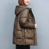 Women's Down Parkas 2023冬の女性光沢のある韓国のファッションミッドレングスフード付きゆるい濃厚なカジュアルレディース光沢のあるコットンジャケットブラック231017