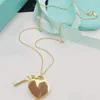 Mode-sieraden Ontwerper Ketting Ontwerper Armband Bedel Hart Set 18k Goud meisje Valentijnsdag liefde cadeau sieraden 909