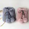 Sacs de soirée Femmes Fausse Fourrure Chaîne Sac À Bandoulière Mode Hiver Doux En Peluche Sac À Bandoulière Téléphone Portable Sac À Main Mignon Seau Sac Avec Boules Bolsos 231018