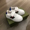 Nya skor för pojke och flicka högkvalitativ dubbel bokstavstryck barn sneakers box förpackning storlek 26-35 barn casual skor okt15