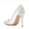 Sukienka buty mody kobiety wysokie obcasy Crystal kryształowy wystrój biały ślub plus rozmiar 42 spiczasty palec u nogi pompki o niskim kroju 12 cm