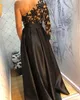 Abschlussball-Partykleid, schwarze Abendkleider, neuer Reißverschluss, Übergröße, individuelle Schnürung, One-Shoulder-Satin, A-Linie, lange Ärmel, Perlenapplikation, Pailletten